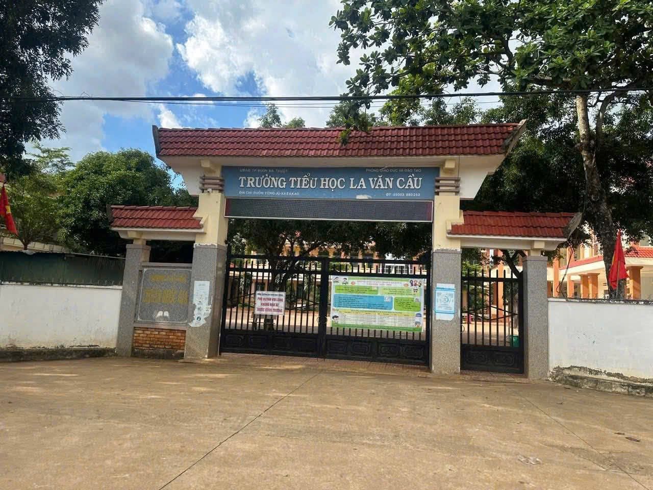 Bán gấp góc 2 mặt tiền kinh doanh 8m, diện tích 8x33m, Buôn Tơng Jú, Đắk Lắk