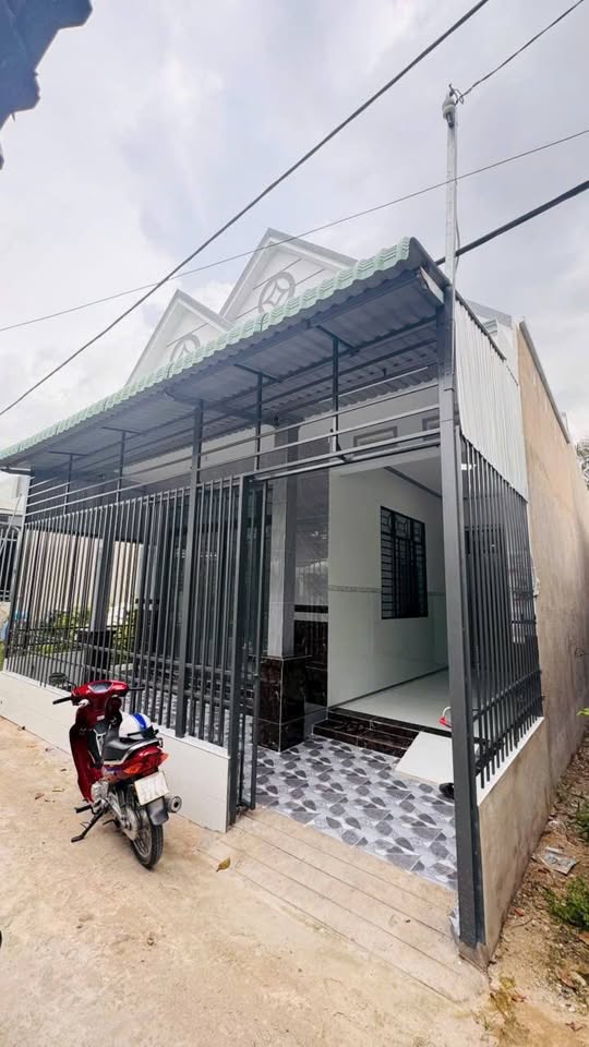 Siêu phẩm nhà mới xây dựng tại khu dân cư Cầu Cái Dung, chỉ cách Quốc lộ 91 khoảng 400m