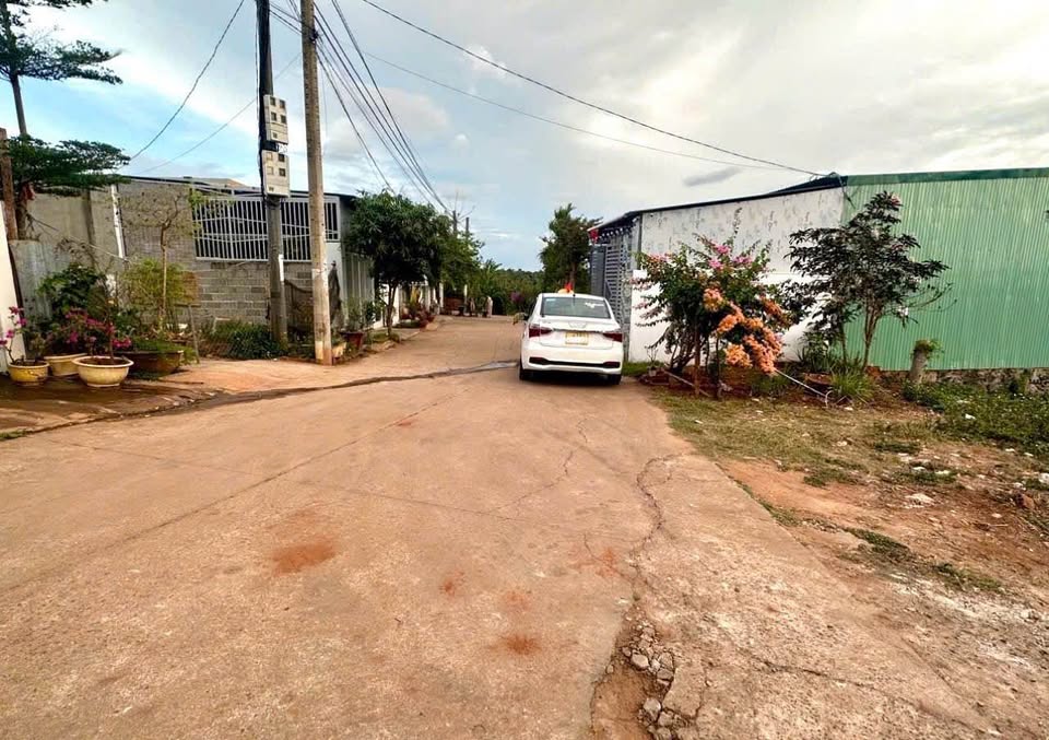 Bán đất hẻm 451 Y Moan, lô góc 2 mặt tiền, đường thông thoáng