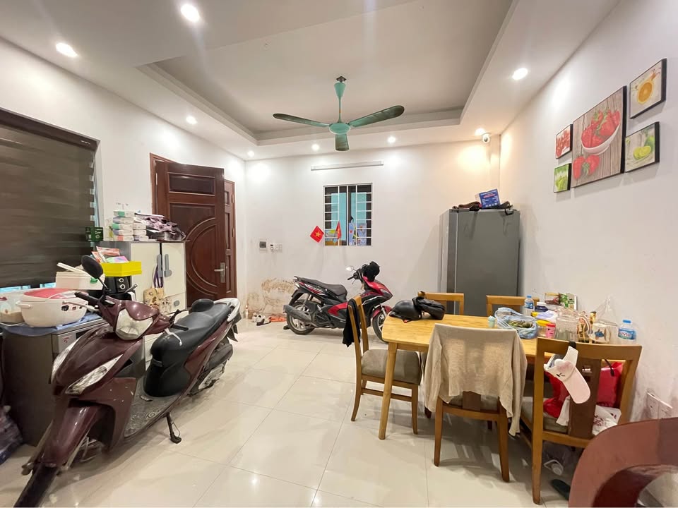 Nhà 5 tầng phố Xuân La, Tây Hồ, vị trí đắc địa, ô tô đỗ cửa, ngõ rộng thoáng