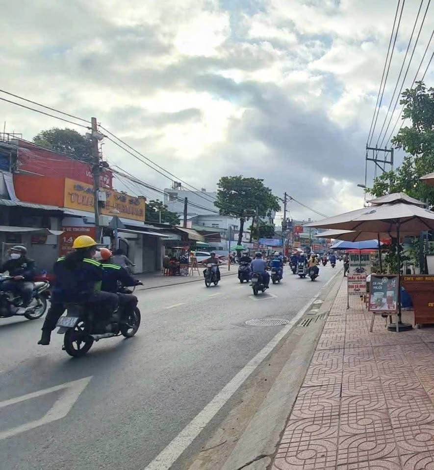 Bán mặt tiền kinh doanh Nguyễn Văn Tăng, Quận 9 - Diện tích 167m²