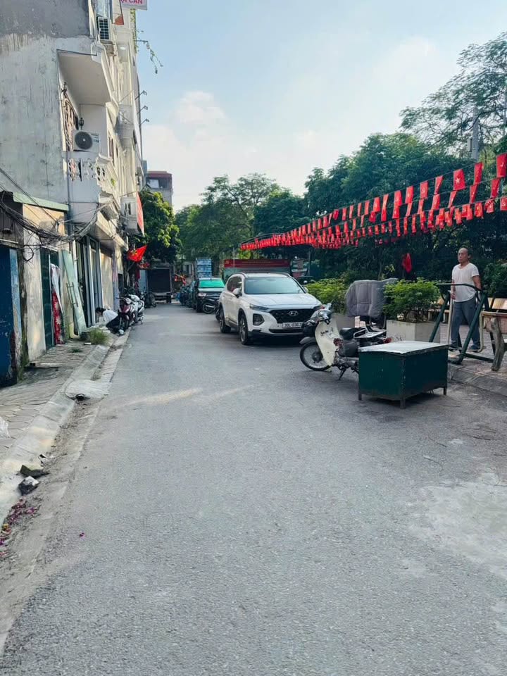 Nhà 6 tầng thang máy, mặt ngõ vỉa hè ô tô tránh, kinh doanh đắc lợi Đội Cấn, Ba Đình
