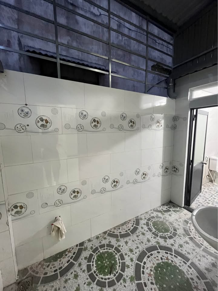 Nhà mới 95% đường nhựa 10m, 5m x 18,5m, 890 triệu tại phường Long Hoa, Tây Ninh