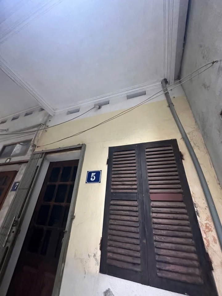 Bán nhà 2 tầng, 17m2, ngõ 341 Giải Phóng, gần mặt đường