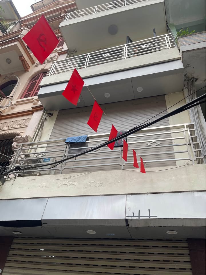 Nhà Lạc Long Quân 5 tầng, gara ô tô, sẵn sàng đón bạn về