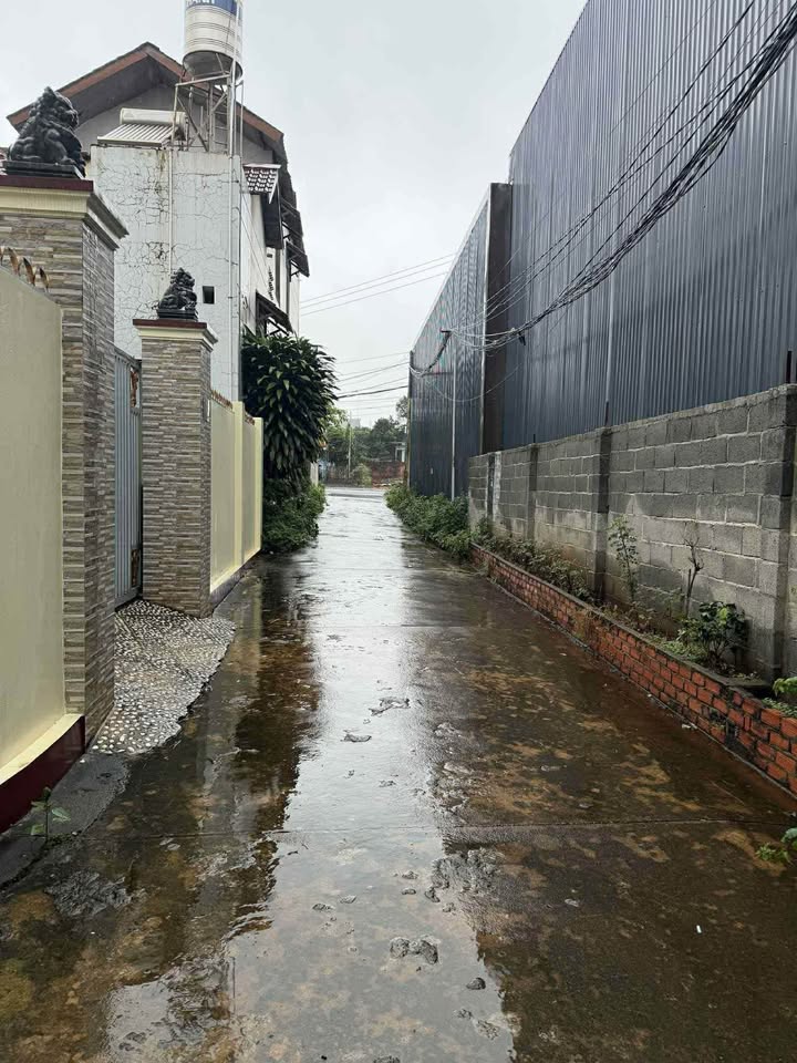 Bán đất tặng nhà hẻm 127 Đồng Khởi, 10m x 18m, giá 3.5 tỷ