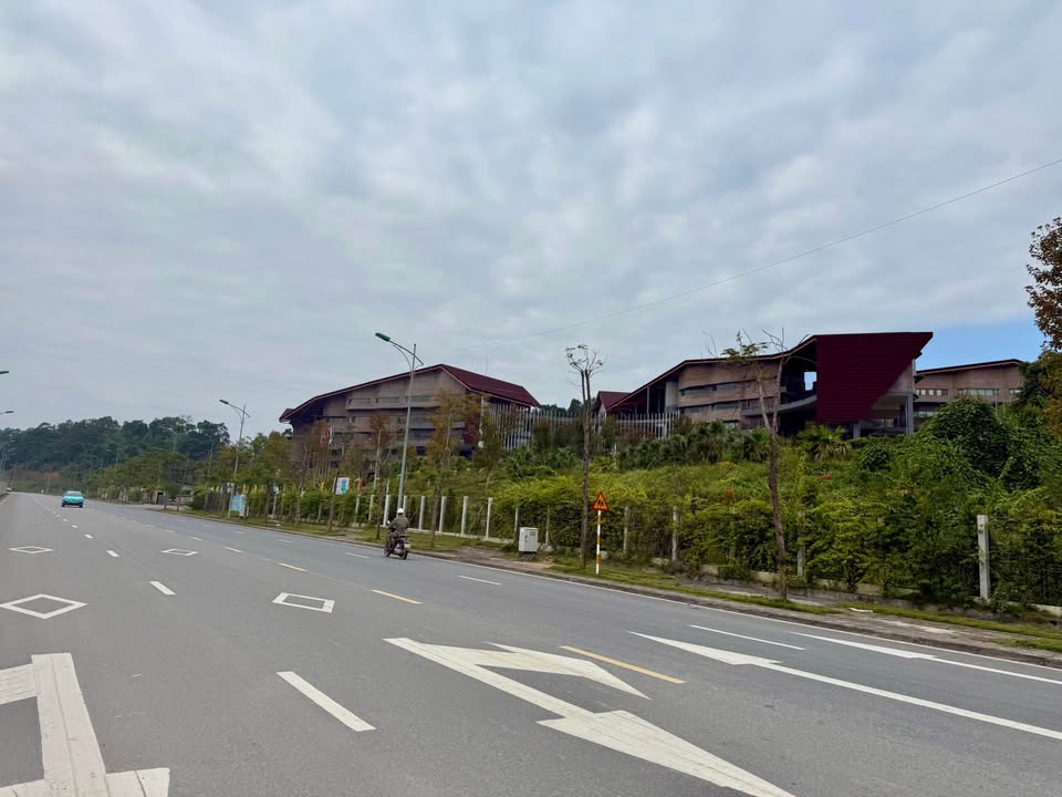 Nhà 3 tầng đẹp, vị trí vàng phố 19/5, sẵn sàng giao dịch