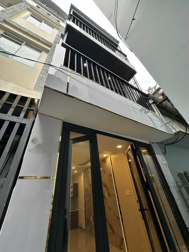 Nhà 2 lầu đẹp, nở hậu, sổ hồng riêng, vị trí đắc địa Quận 8