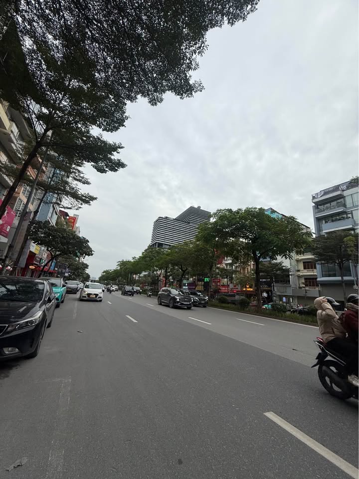 Mặt phố Trường Chinh 191m², 8 tầng thang máy, vỉa hè rộng, kinh doanh đỉnh cao