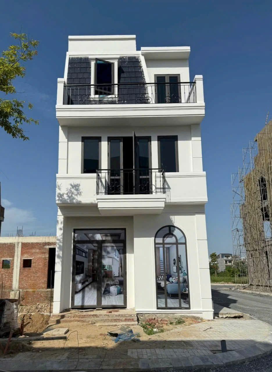 Bán nhà 3 tầng 1 tum hướng Đông Nam mát mẻ tại dự án Athena, Vinh Tân