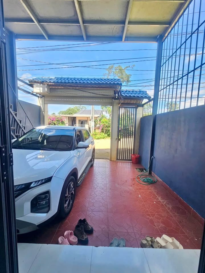 Nhà mặt tiền hẻm 473 Y Moal, Buôn Ma Thuột, 3 phòng ngủ, sân ô tô, 2,55 tỷ