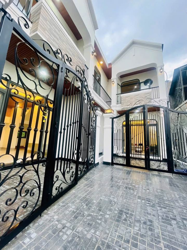 Nhà kiệt ô tô, nội thất đầy đủ - Xách vali vào ở ngay