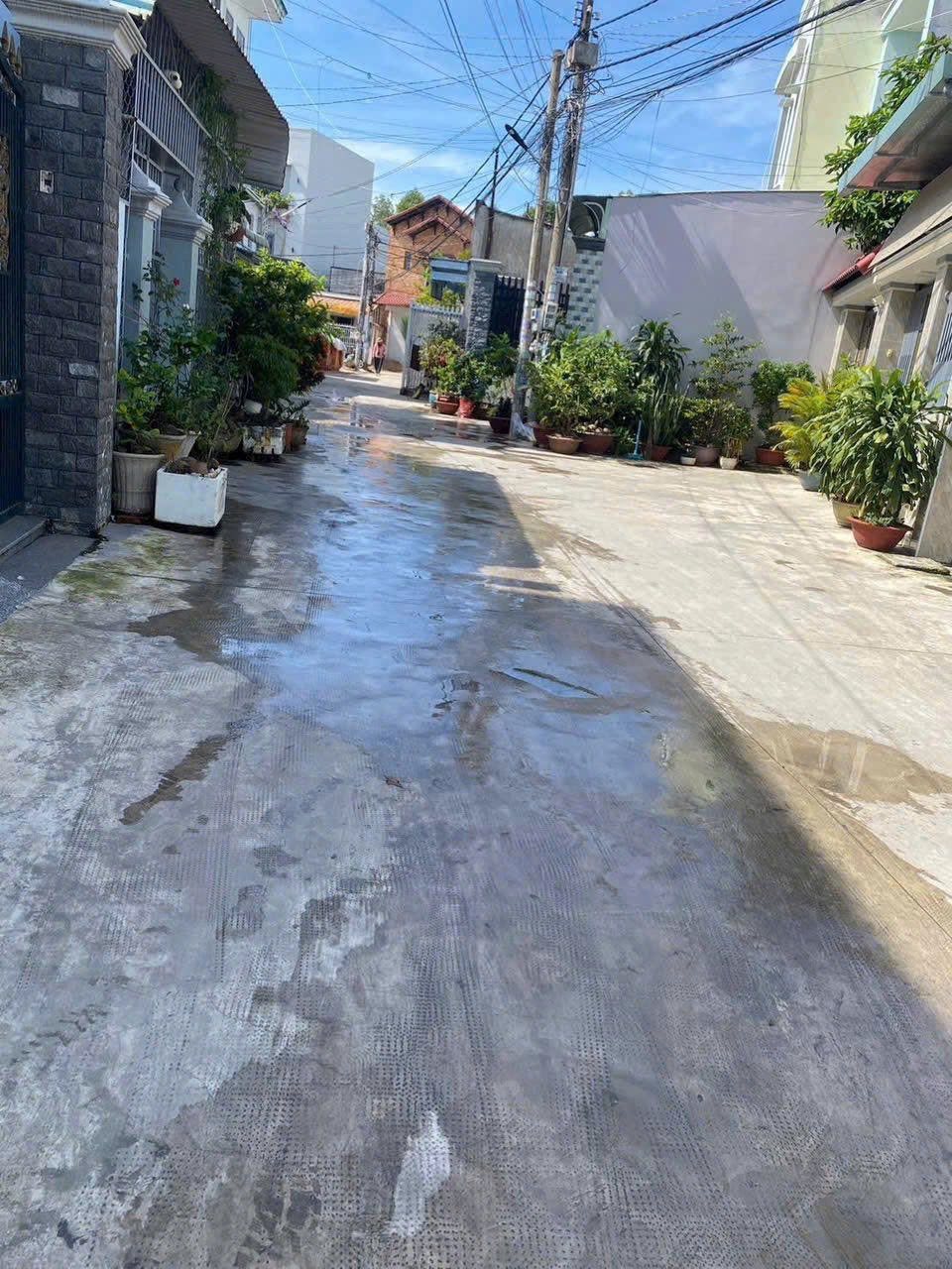 Nhà cấp 4 có gác lửng, đường ô tô, gần chợ Tân Phong, Biên Hòa - Giá tốt