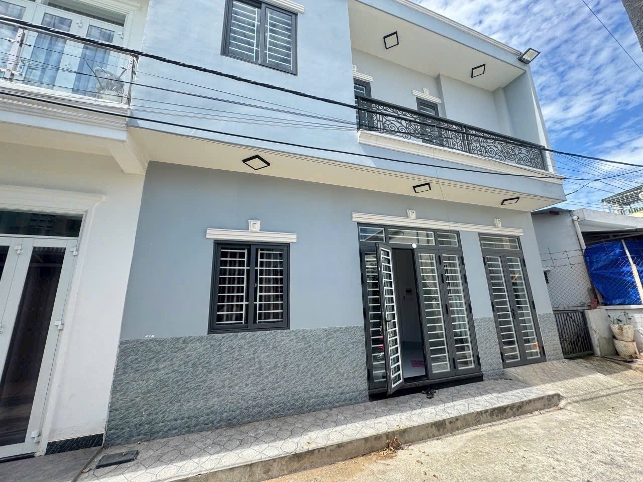 Mở ra một cuộc sống tiện nghi và đẳng cấp tại trung tâm thành phố Biên Hòa với căn nhà 1 trệt 1 lầu tuyệt đẹp này