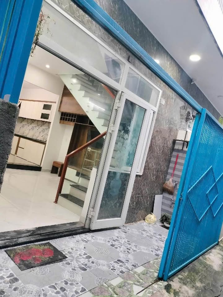 Nhà 2 tầng kiệt Dũng Sĩ Thanh Khê 3 ngủ, sổ hồng sẵn sàng, giá "hời" như mua tặng