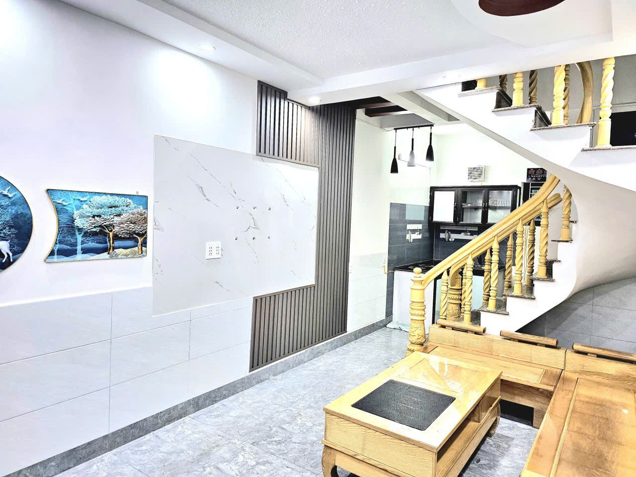 Bán nhà 3 tầng 27m2 Khúc Thừa Dụ, Hải Phòng, ngõ rộng, có chỗ đỗ xe, giá tốt