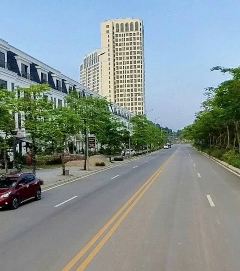 Bán gấp nhà 4 tầng 130m2 mặt tiền 6,5m trung tâm thành phố Vĩnh Yên, Vĩnh Phúc