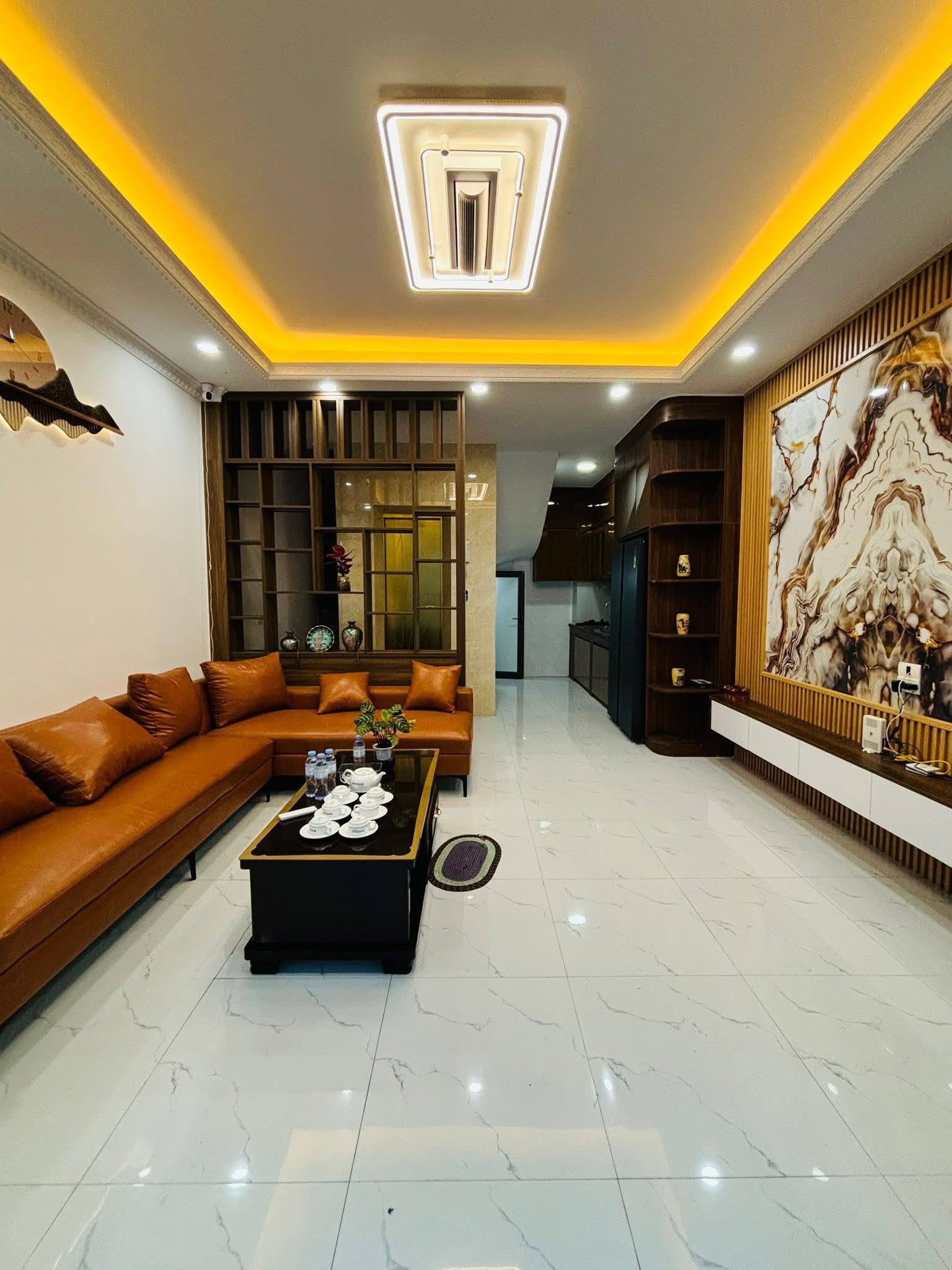 Nhà 6 tầng thang máy, 50m2 phố Tây Trà, tâm huyết gia chủ