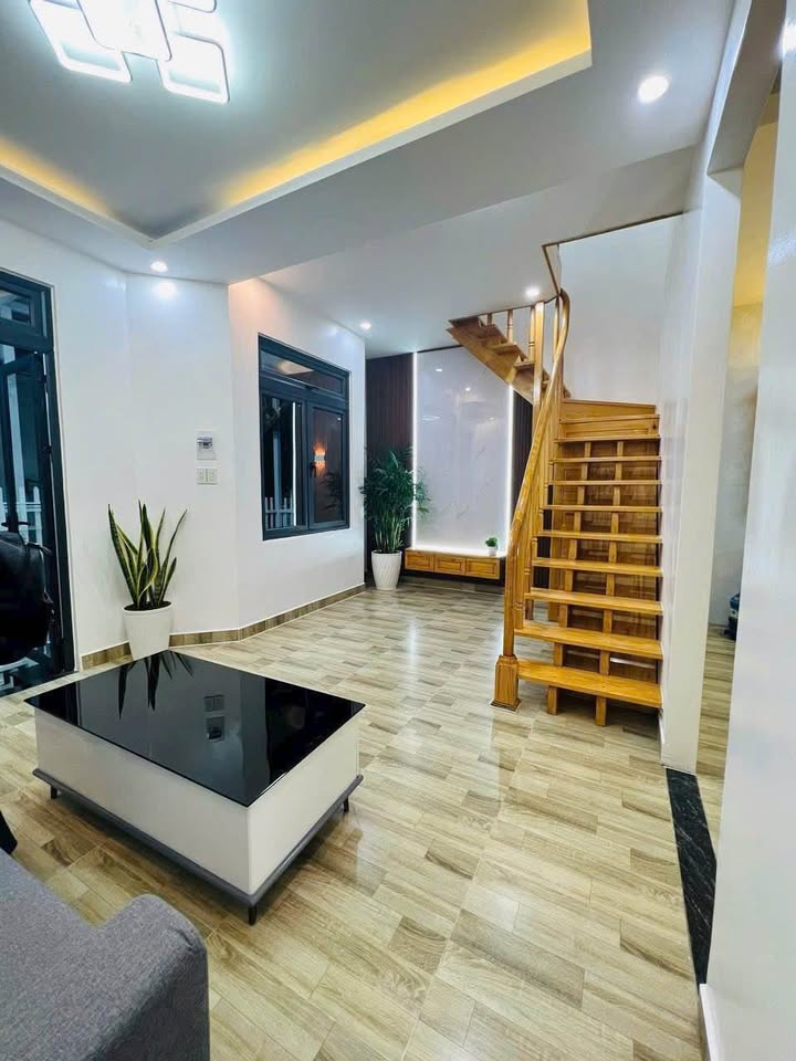 Chào bạn, mình có căn nhà xinh xắn nằm trong hẻm 2.9m đường Thiện Ý, Phường 4