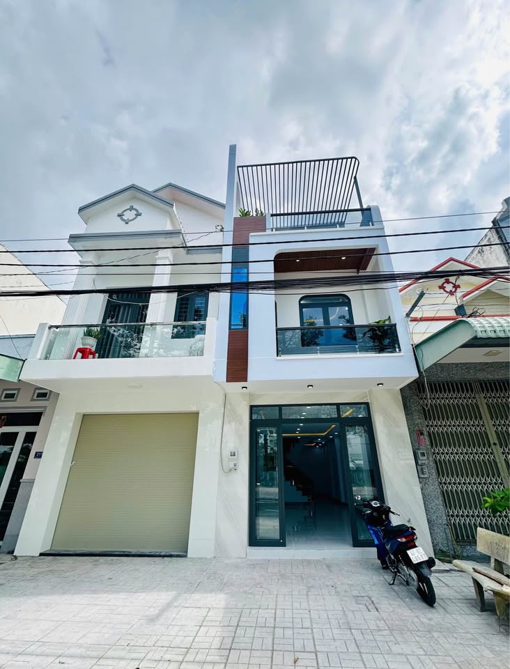 Nhà 3 tầng 56m² 3.8 tỷ, đối diện công viên Nguyễn Tất Thành, Long Xuyên