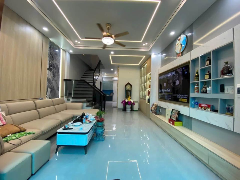 Bán nhà 4 tầng mặt đường kinh doanh Nguyễn Văn Năng, thành phố Thái Bình