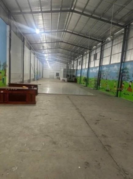 Xưởng 800m2 đường xe cont, mặt tiền đẹp, giá 25 triệu/tháng