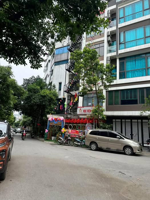 Nhà 7 tầng thang máy Khúc Thừa Dụ sách vali vào ở, hiếm nhà bán