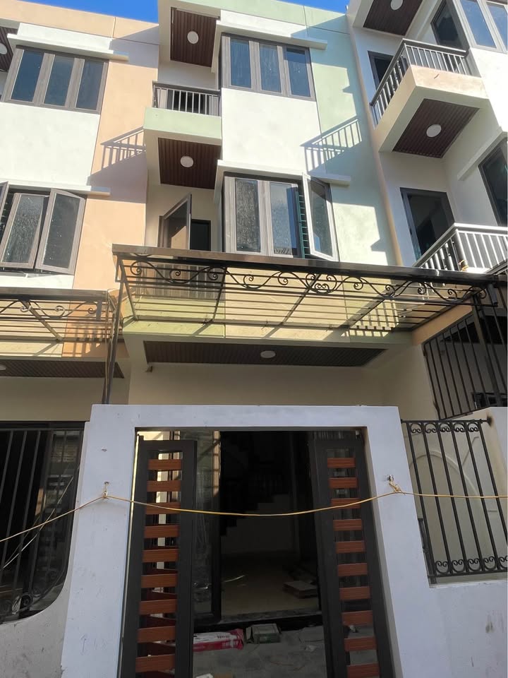 Sốc tận óc, dãy nhà 3 tầng mới coóng, ngõ ô tô, giá chỉ từ 3,1 tỷ