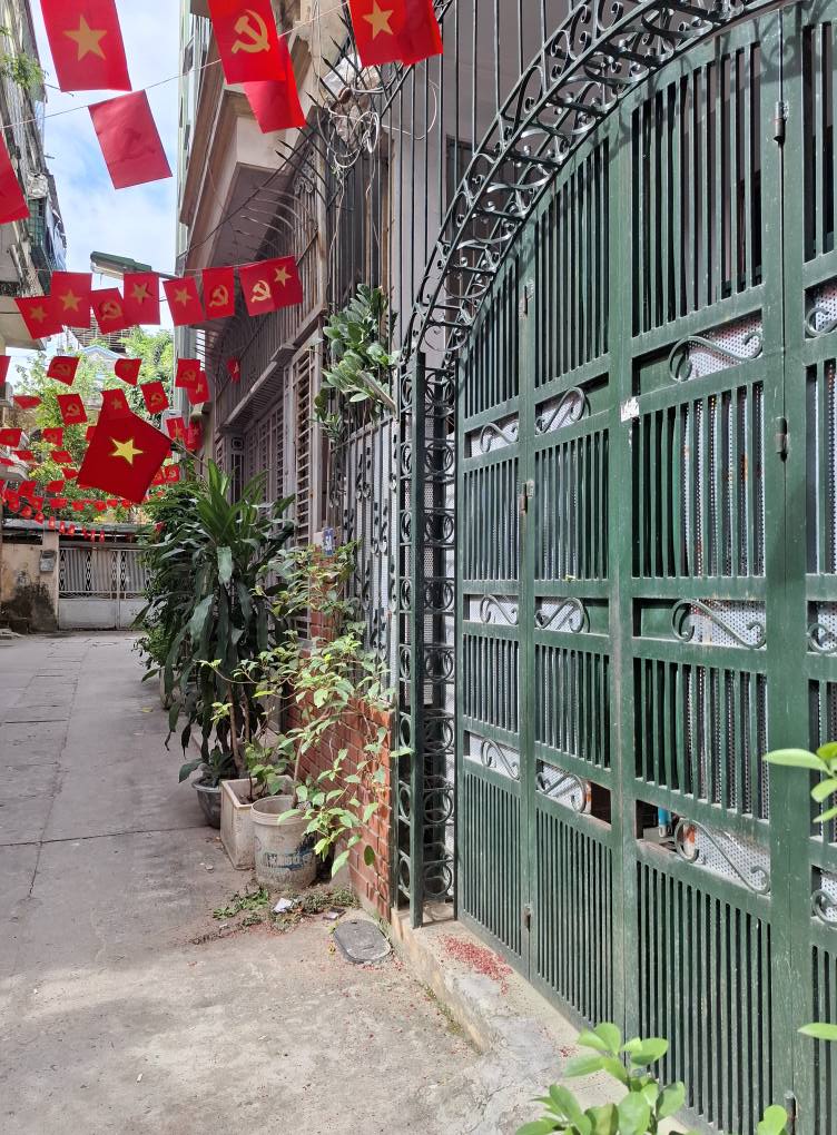 Bán nhà khu vực Cầu Giấy, gần đại học Giao Thông Vận Tải, ô tô đỗ cách 40m