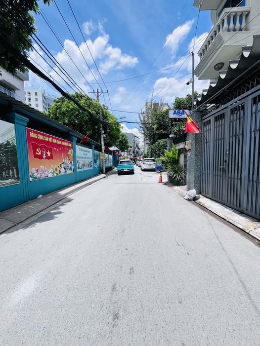 Nhà hẻm xe hơi Trường Trinh, diện tích 4,3mx13m, gần sân bay, hẻm 5m