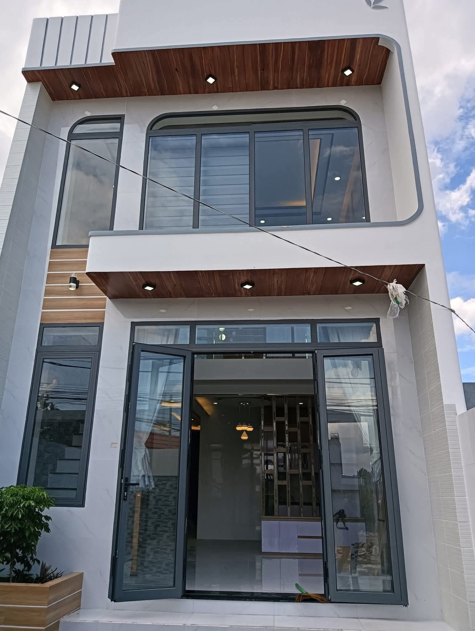 Nhà 2,3 tỷ, ngay trung tâm Bà Rịa, Vũng Tàu, có sân xe hơi, thổ cư 91m2