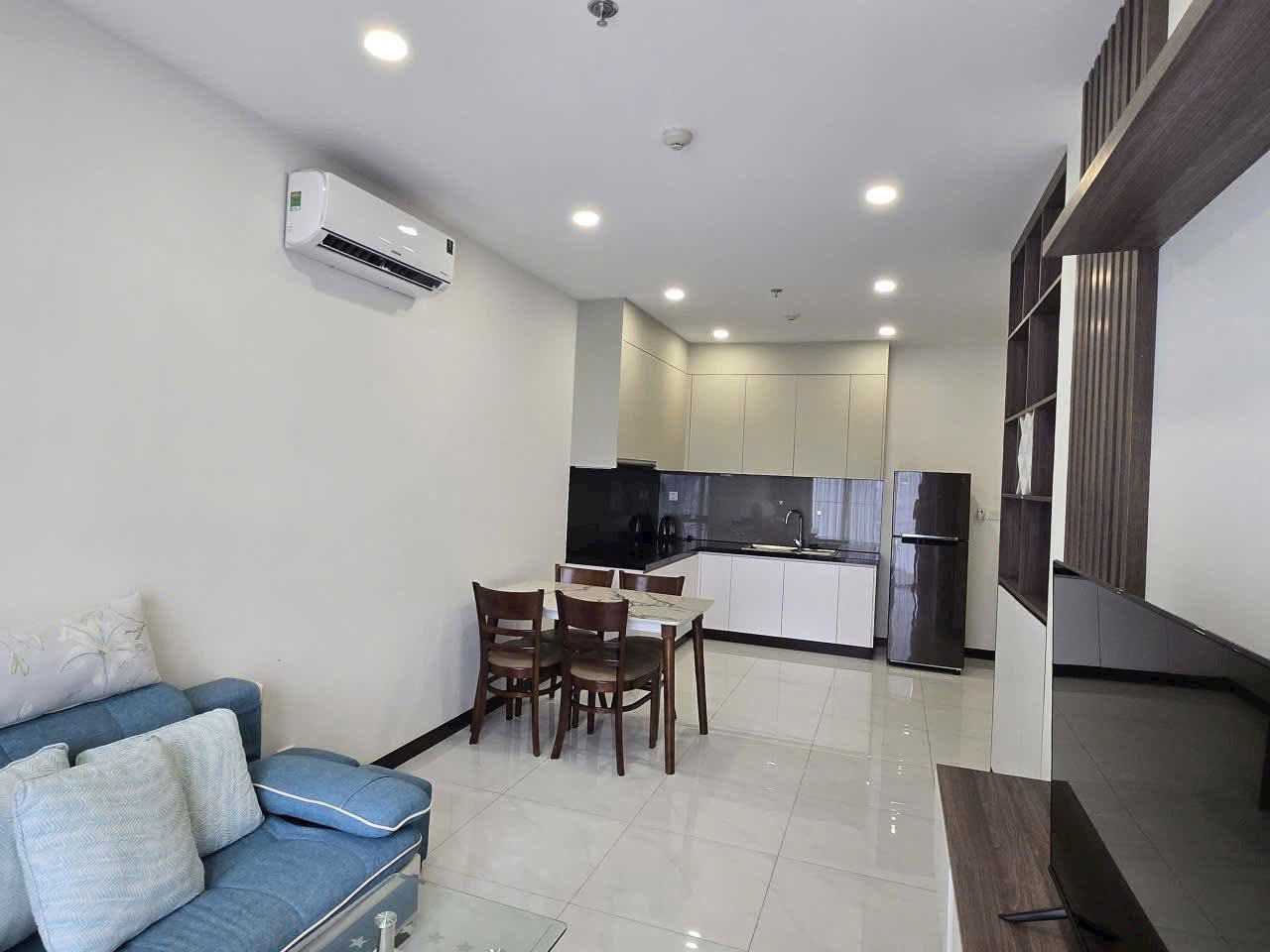 Căn hộ 80m2 view đẹp, ban công rộng, full nội thất, giá hời 11 triệu/tháng