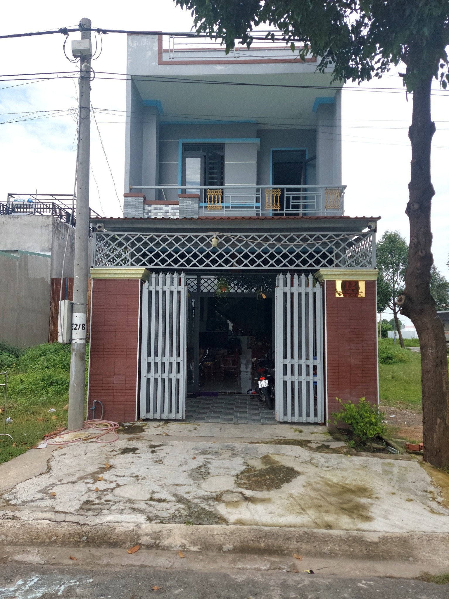 Nhà 3 ngủ 100m2, 1 lầu 1 trệt, đầy đủ nội thất, mặt tiền rộng thoáng mát