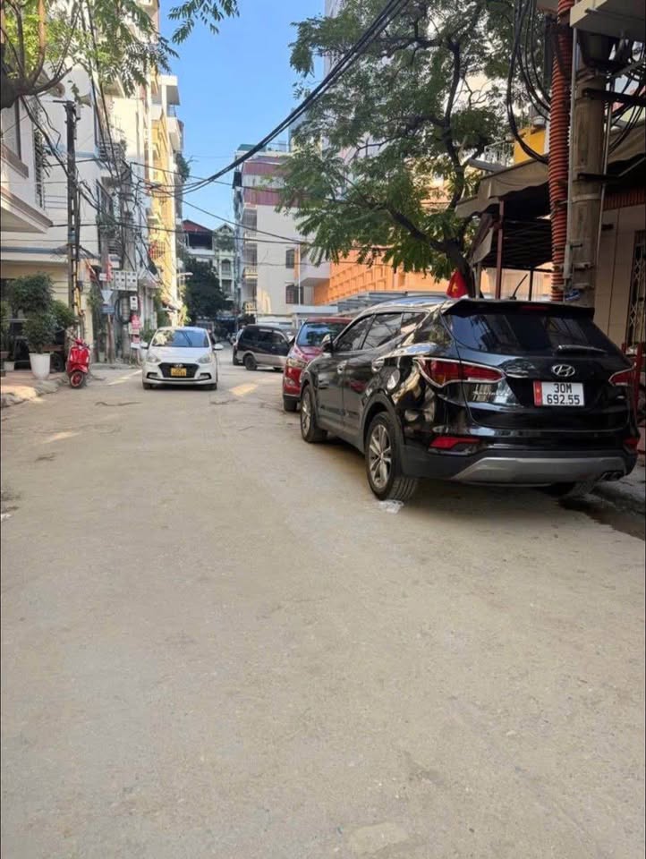 Bước vào thế giới tiện nghi và đẳng cấp tại căn nhà phân lô tọa lạc trên con phố Hoàng Quốc Việt sầm uất