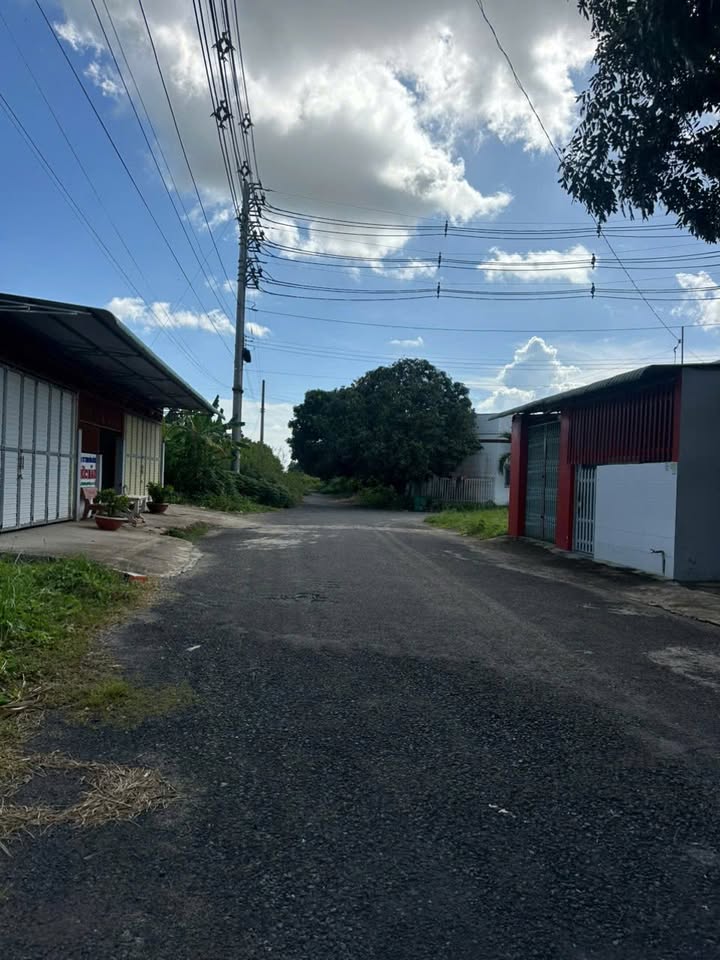 Nền đất vuông vức 128m² tại khu dân cư Làng Giáo Viên, Long Xuyên, cơ hội đầu tư hấp dẫn