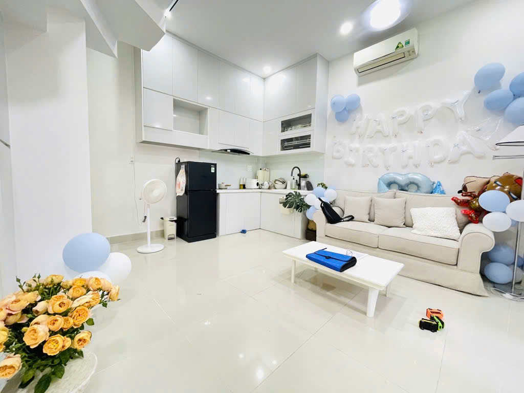 Bán gấp nhà 4 tầng mới xây, 5mx13m, 6 phòng ngủ, hẻm xe tải thông, gần trường Quang Trung