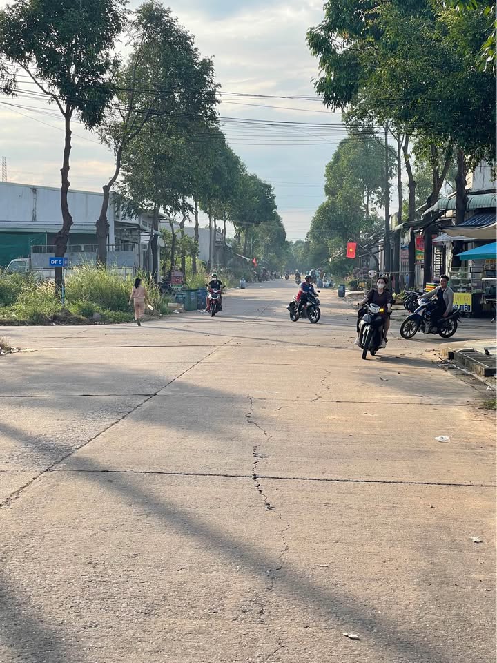 Nhà trọ Mỹ Phước 3, Bến Cát, đường 8m, vỉa hè 4m, thu nhập 8.3 triệu