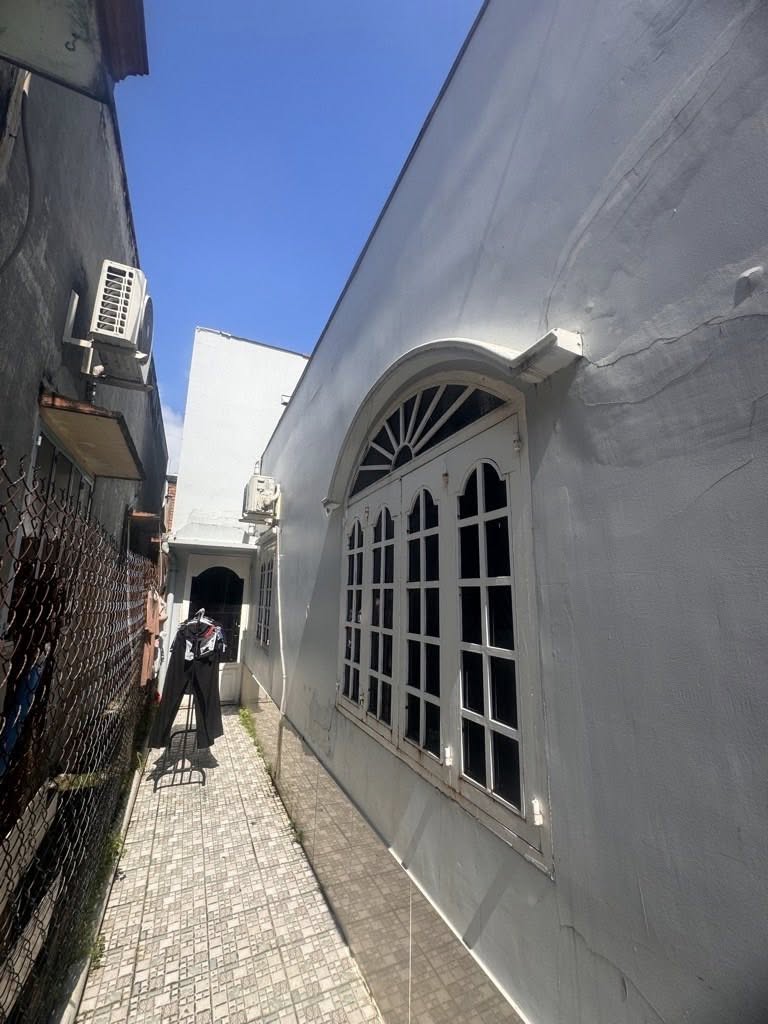 Nhà cấp 4 xinh xắn hẻm xe hơi Man Thiện, quận 9