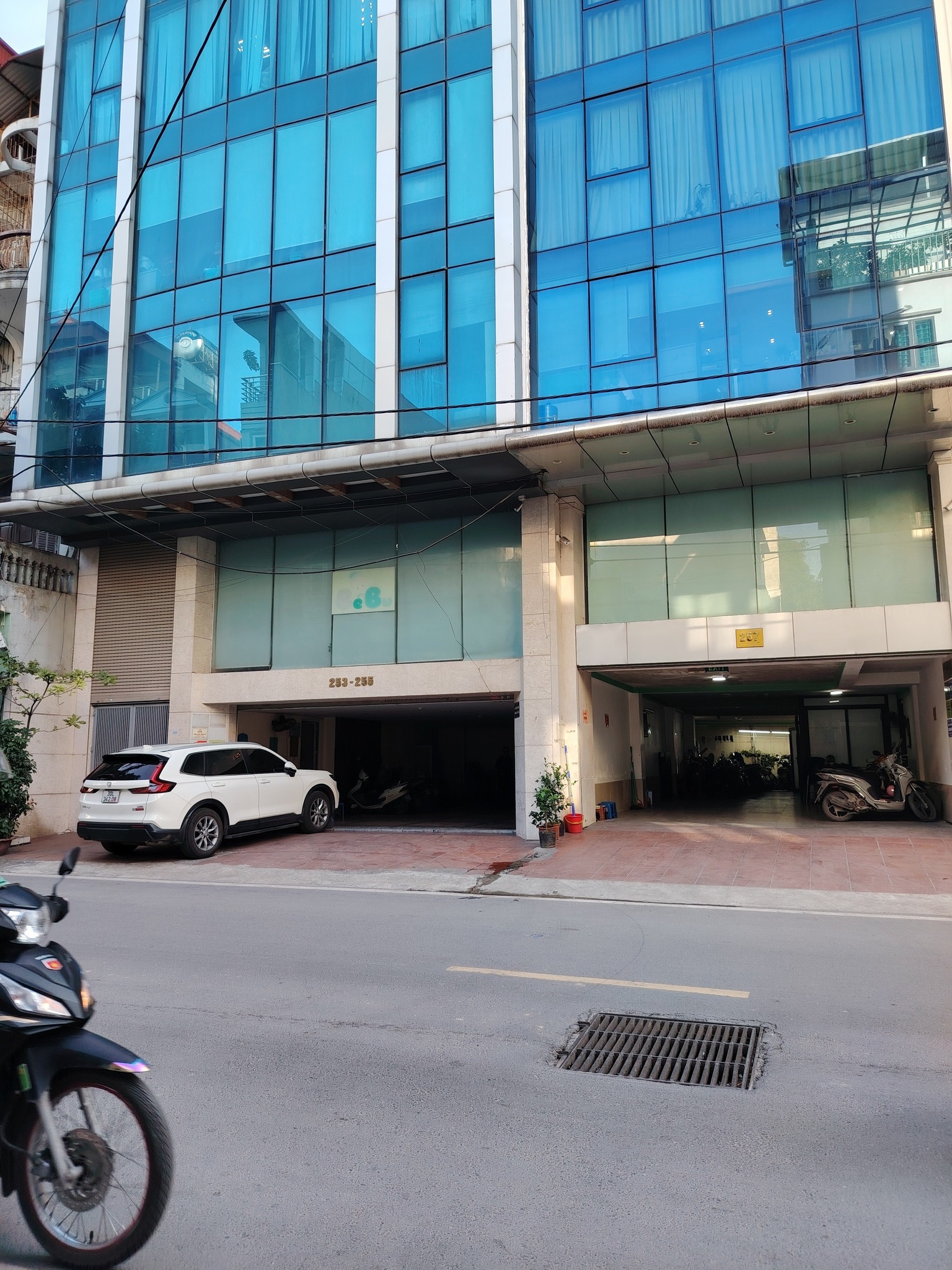 Mặt phố kinh doanh sầm uất, 8 tầng thang máy, gara ô tô, 125m2, 46,8 tỷ