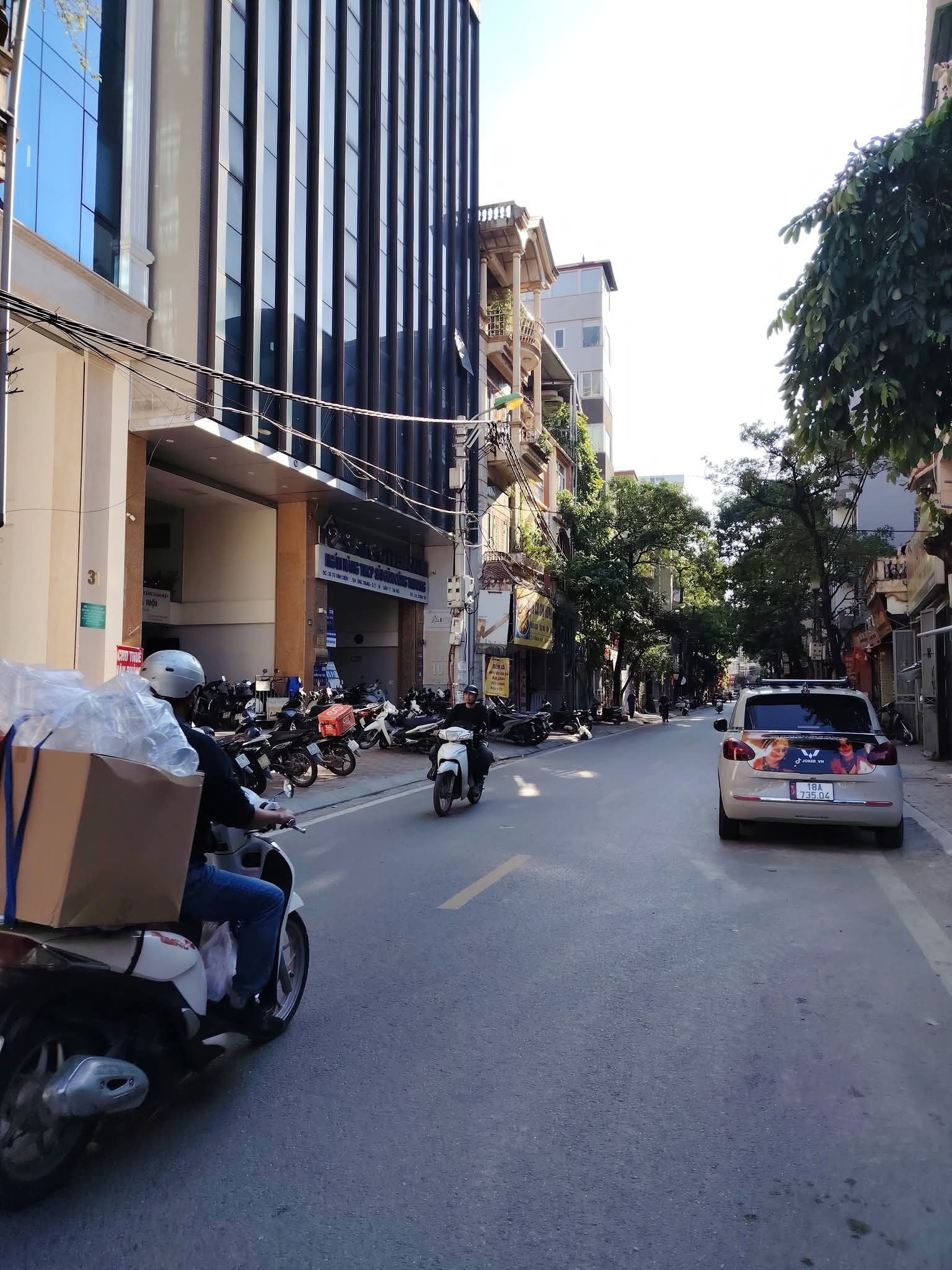 Siêu phẩm mặt phố Lê Văn Lương, Hoàng Ngân đây rồi