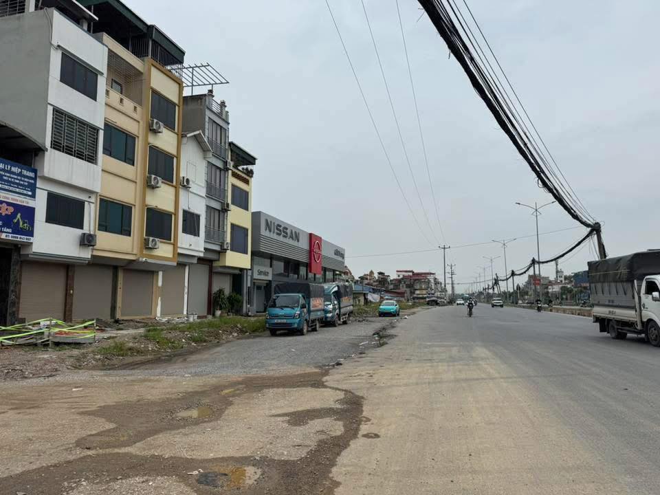 Nhà mặt đường Quốc lộ 1A, vị trí đắc địa cho mọi loại hình kinh doanh, từ buôn bán nhỏ lẻ đến các dịch vụ chuyên nghiệp