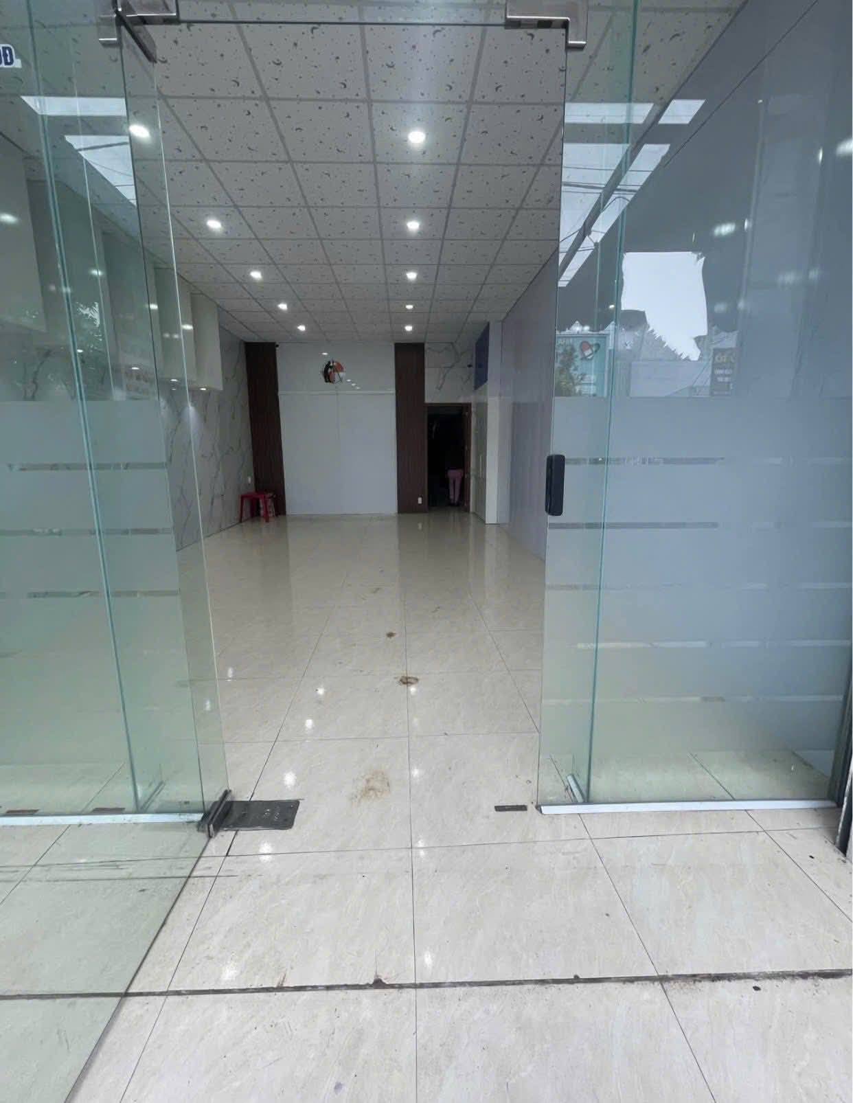 Nhà cấp 4 mặt tiền Mai Chí Thọ, Hoà Xuân, Đà Nẵng lý tưởng cho văn phòng, lớp học, hoặc cửa hàng nhỏ