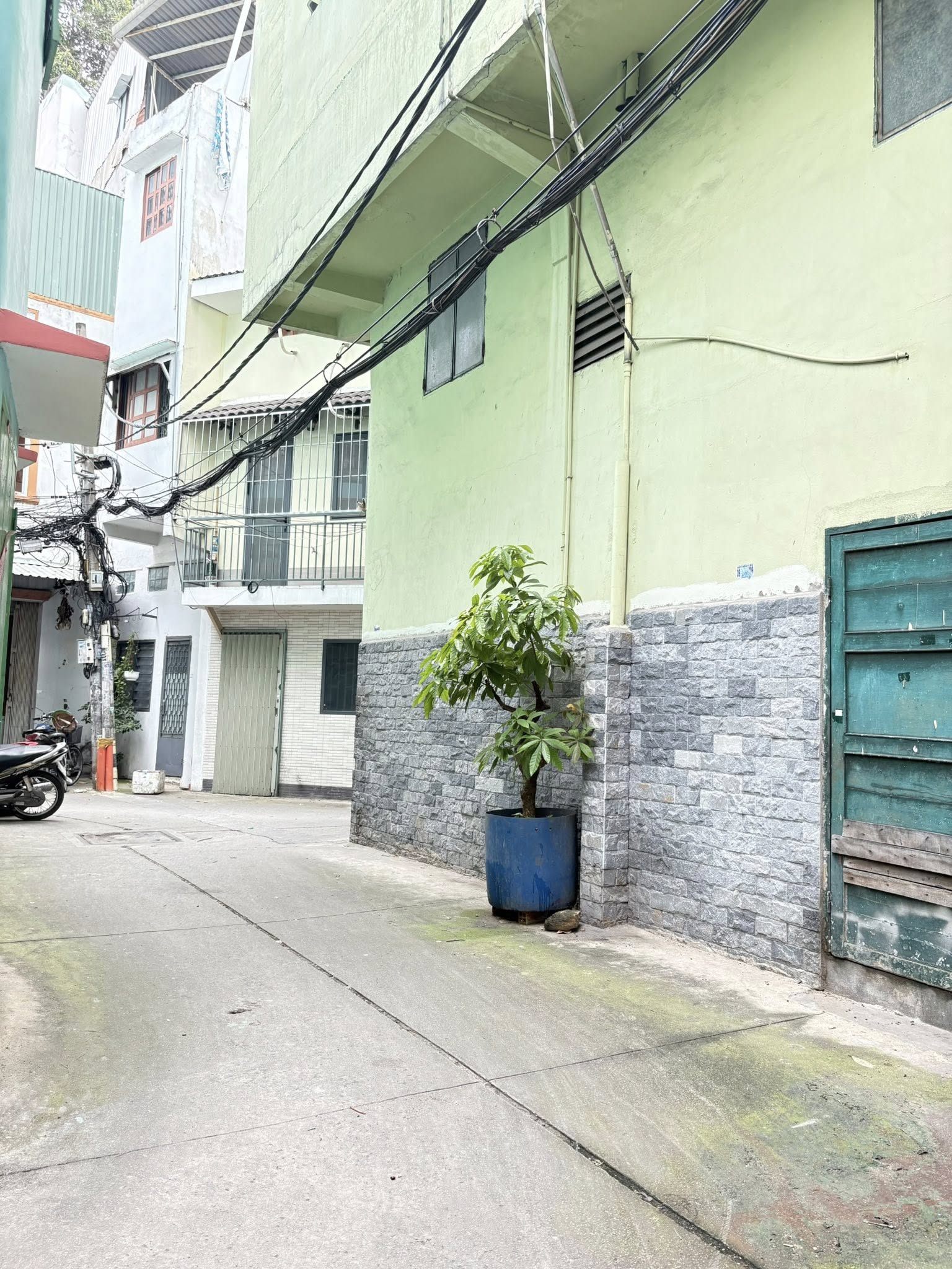 Nhà 3 tầng hẻm thông 4mx12m, 4 phòng ngủ, sát mặt tiền 3/2, quận 11, 8,5 tỷ thương lượng