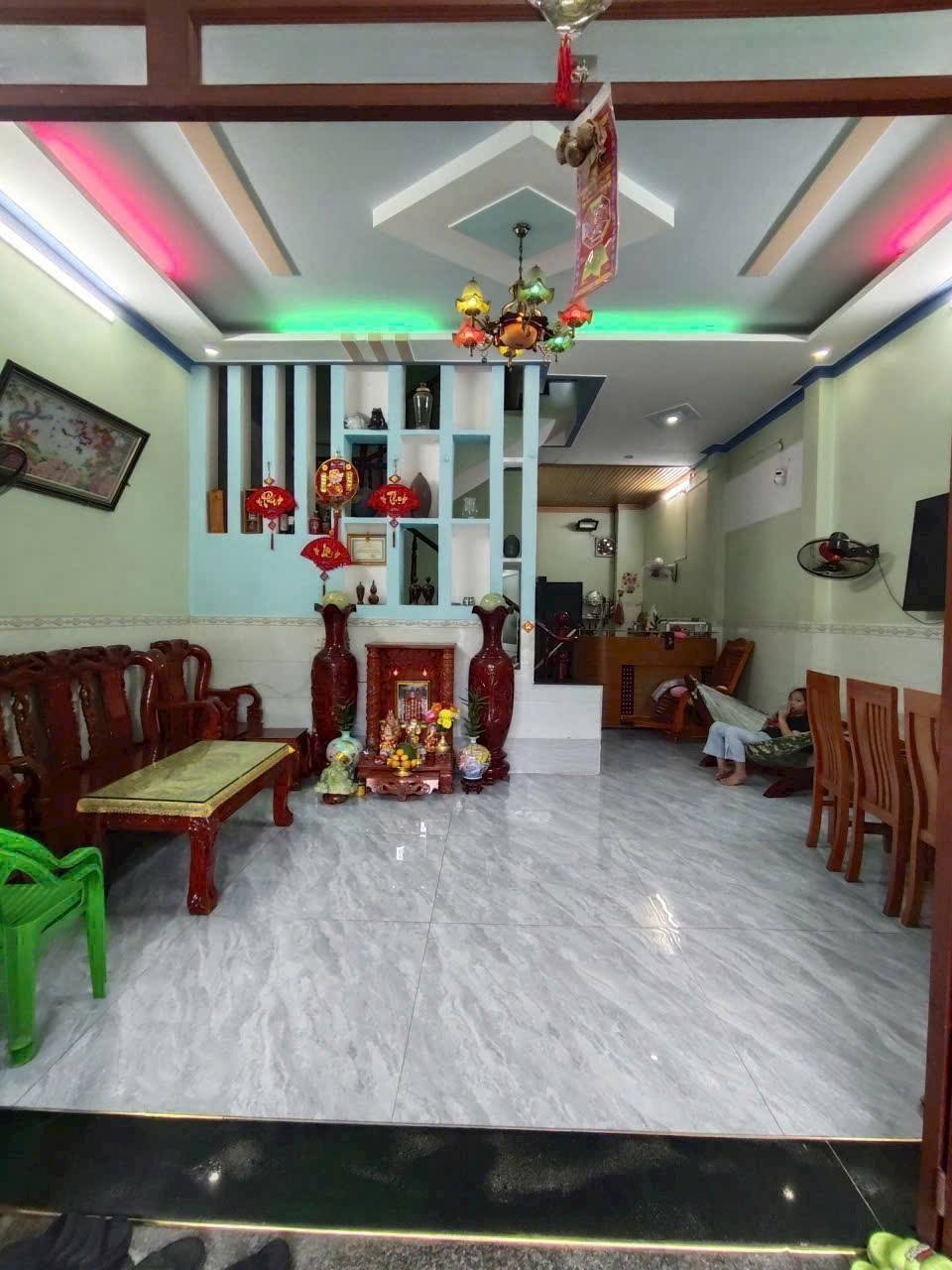 Cần bán gấp nhà sổ riêng tại Phường Tân Phước Khánh, Thành phố Tân Uyên