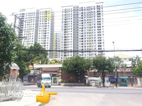 Nhà mặt tiền kinh doanh 3 tầng 90m2 - 6,x tỷ - Sân xe hơi