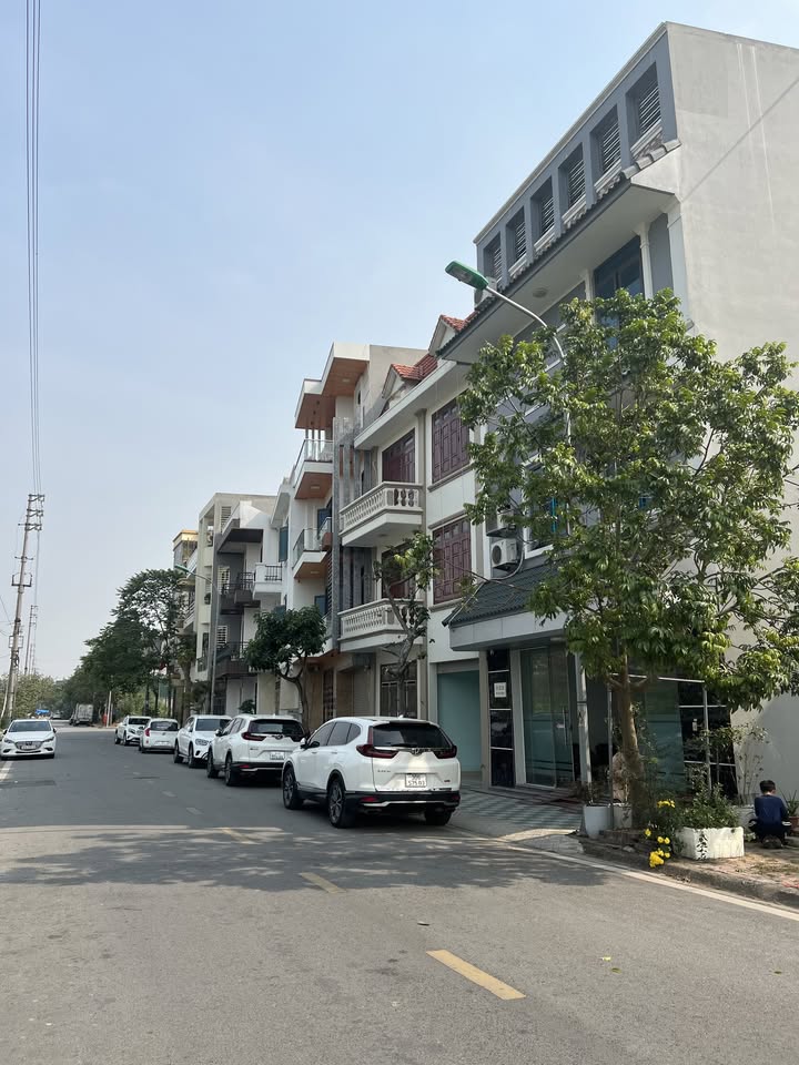 Nhà 4 tầng mặt phố Lộng Chương, khu đô thị Tuệ Tĩnh, vị trí đẹp, sổ đỏ đầy đủ