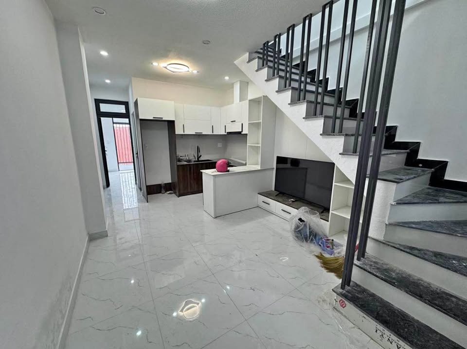 Bán nhà 42m2 3 phòng ngủ, 1 trệt 1 lầu, hướng Tây Nam, đường Triệu Việt Vương, Đà Lạt