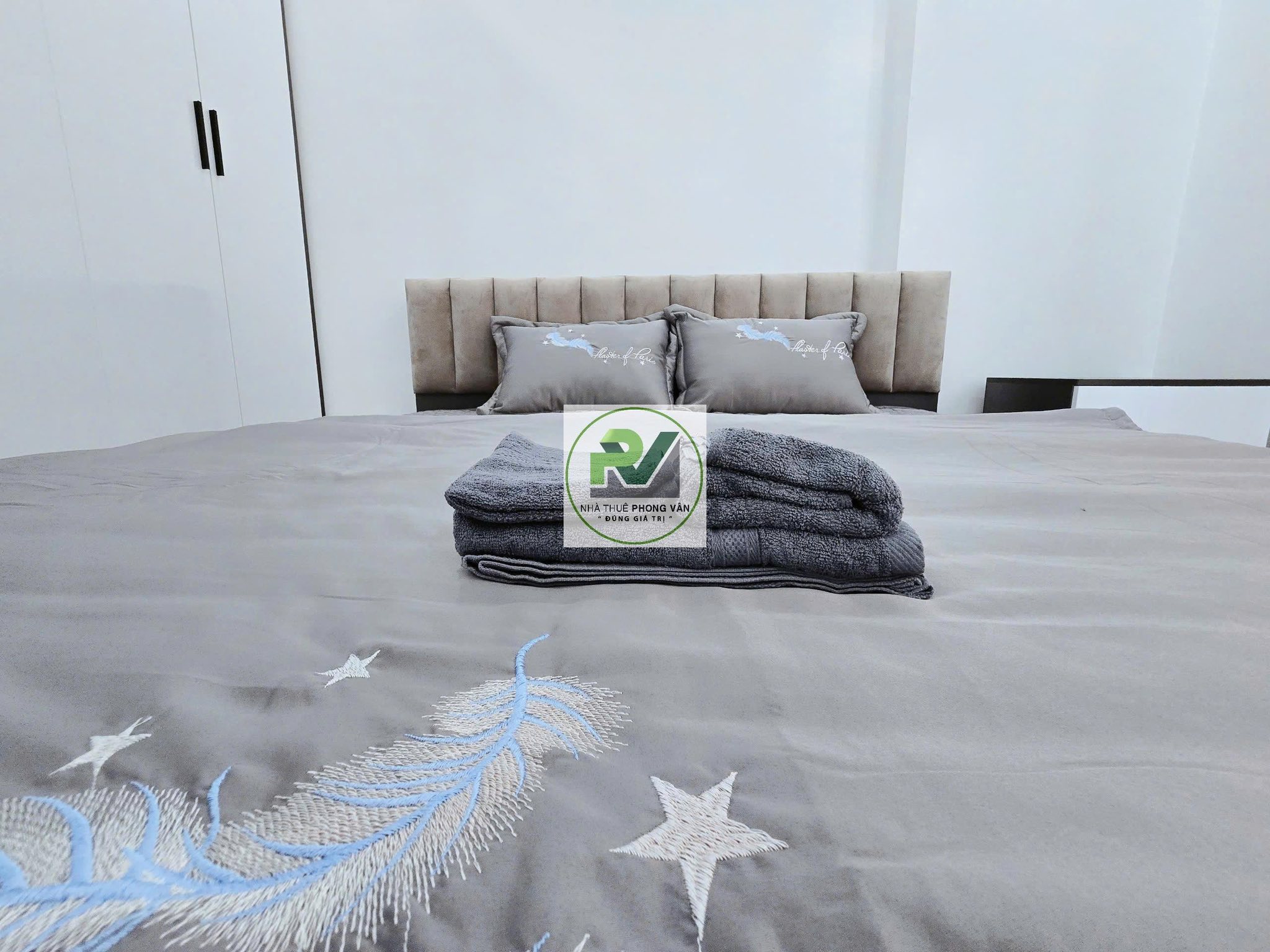 Nhà 4 tầng đẹp như mới, ngõ ô tô, đầy đủ nội thất - Cho thuê giá tốt