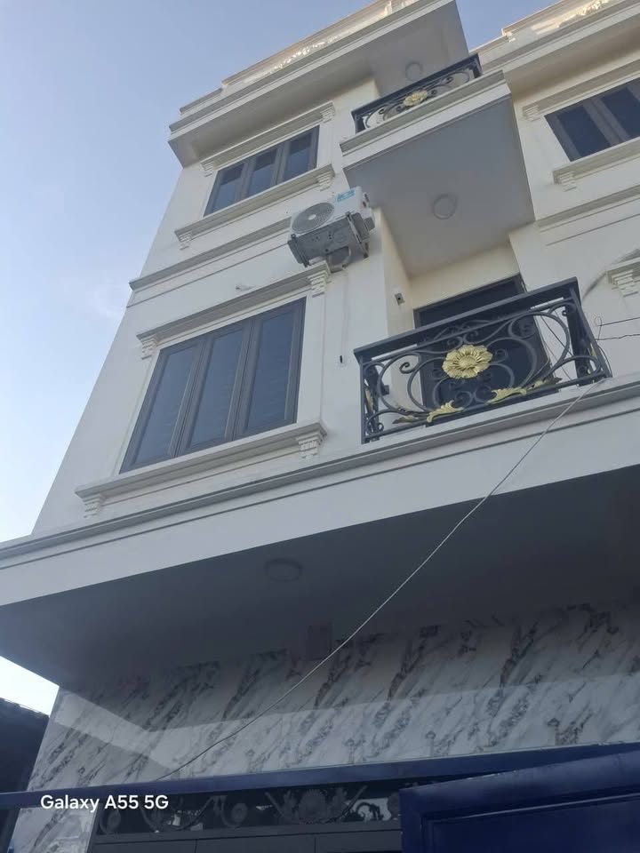 Tọa lạc tại vị trí đắc địa trung tâm thành phố Ninh Bình, căn nhà 3 tầng tại ngõ 401 đường Phù Nghĩa