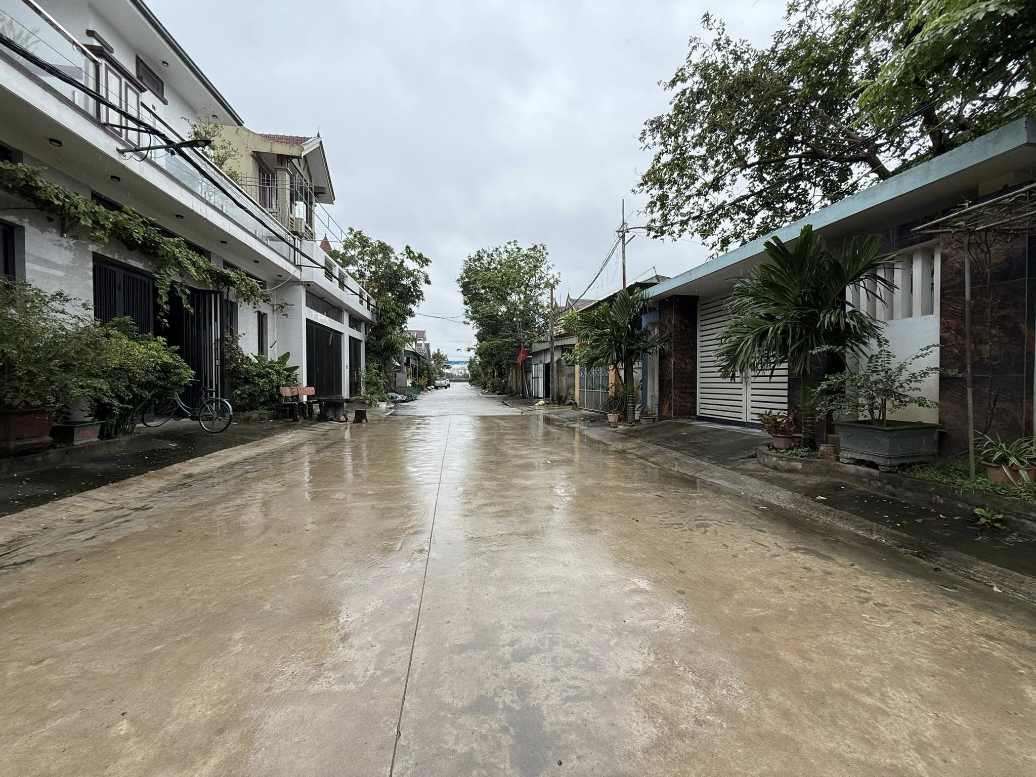 Bán đất 88.5m2, mặt tiền rộng, hướng Tây Bắc, phường Vinh Hưng, giá 3.4 tỷ